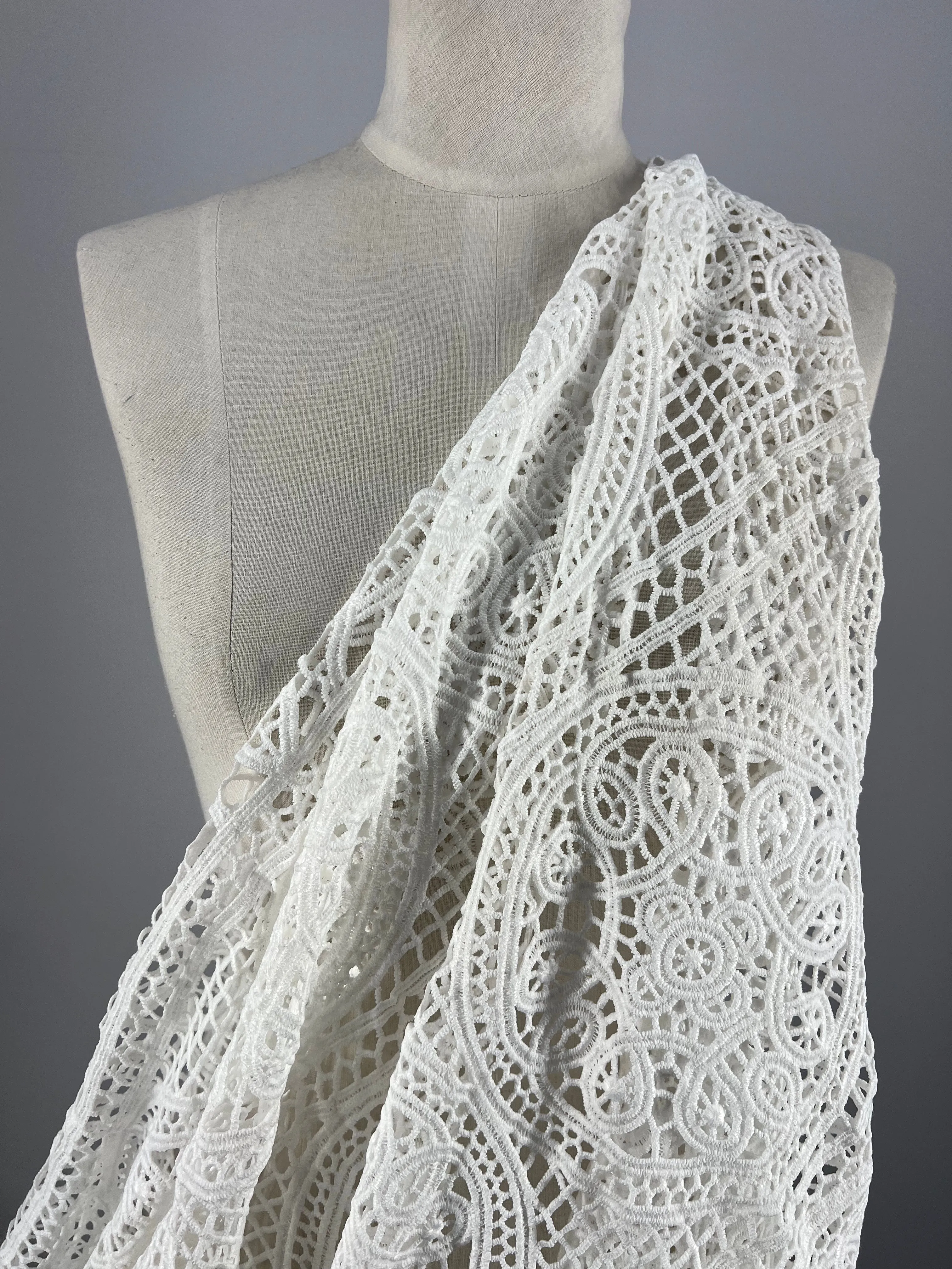 Anglaise Lace - White - 115cm