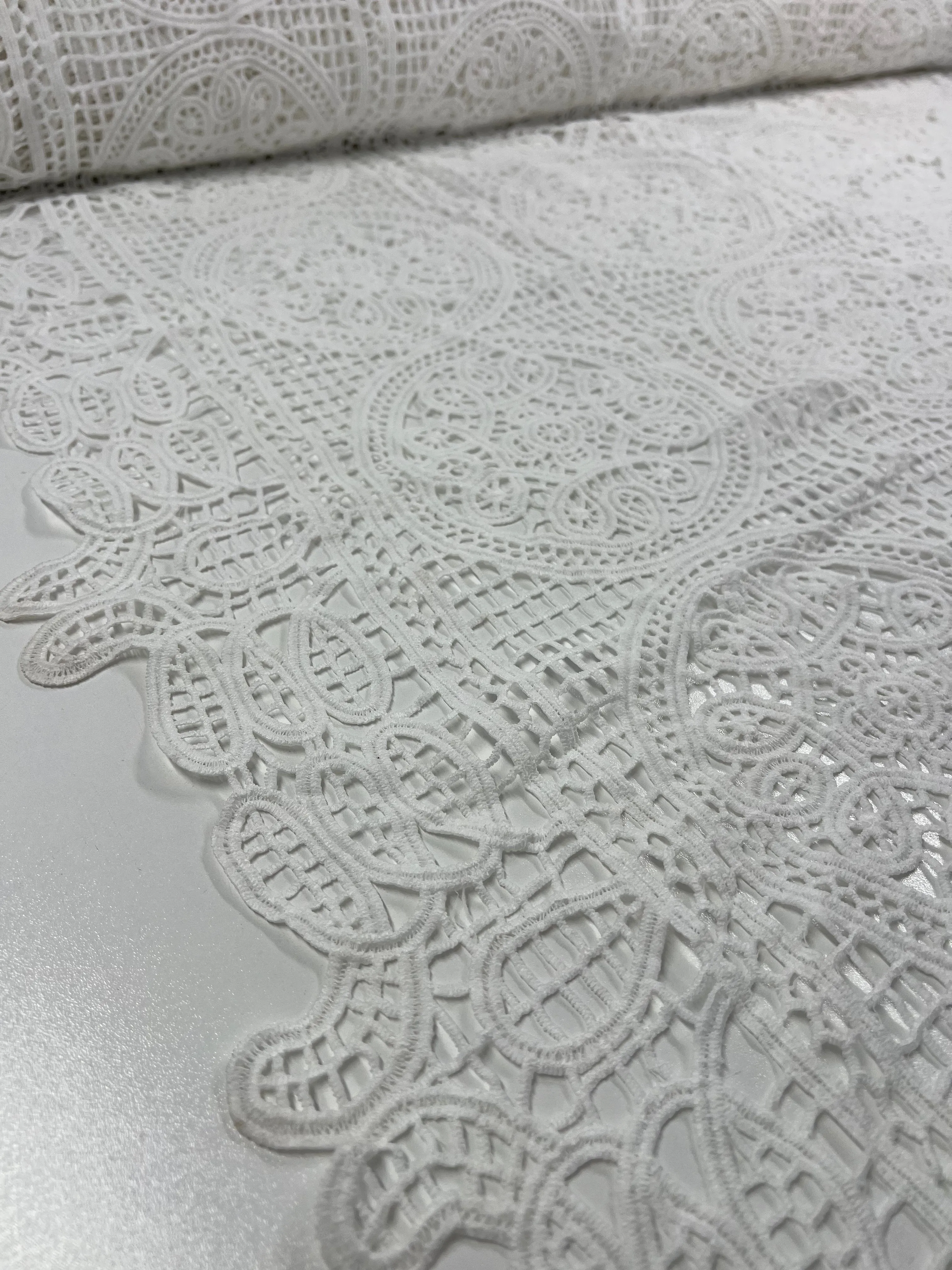 Anglaise Lace - White - 115cm