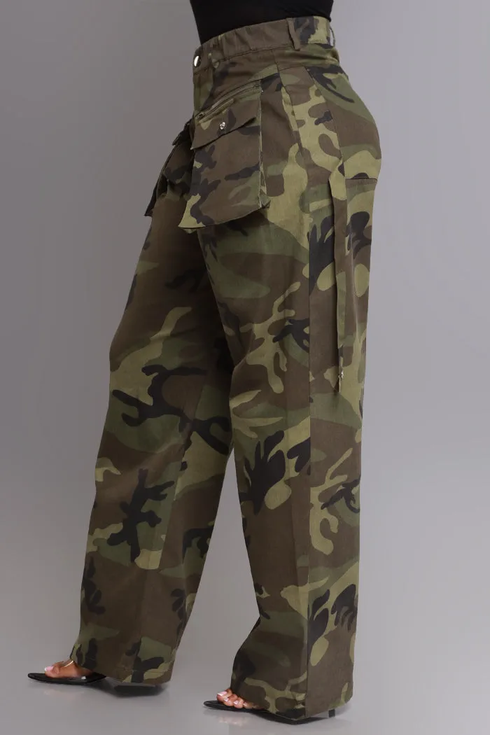 From There High Rise Cargo Pants - Camo Green